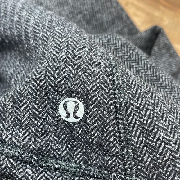 Lululemon Think Fast Pullover in Gray 4 D2 - Picture 3 of 9